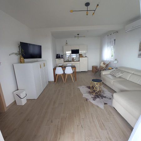 Apartmani Tin Стариград-Пакленица Екстериор снимка