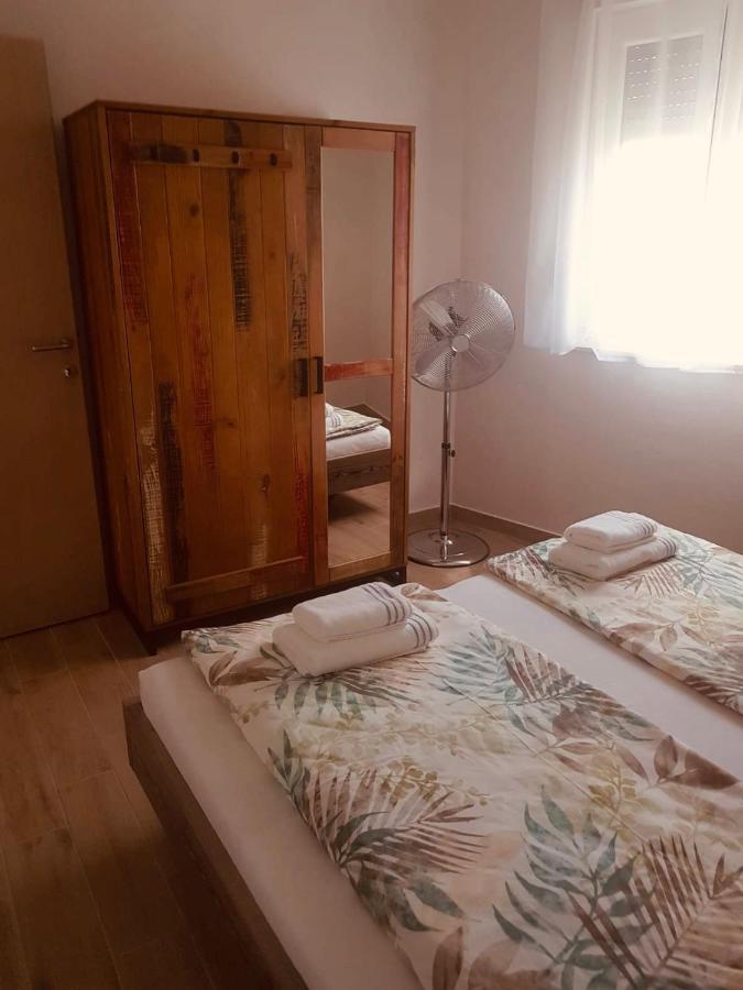 Apartmani Tin Стариград-Пакленица Екстериор снимка