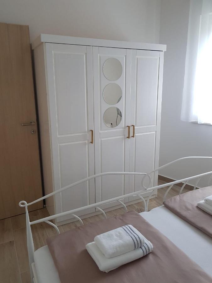 Apartmani Tin Стариград-Пакленица Екстериор снимка
