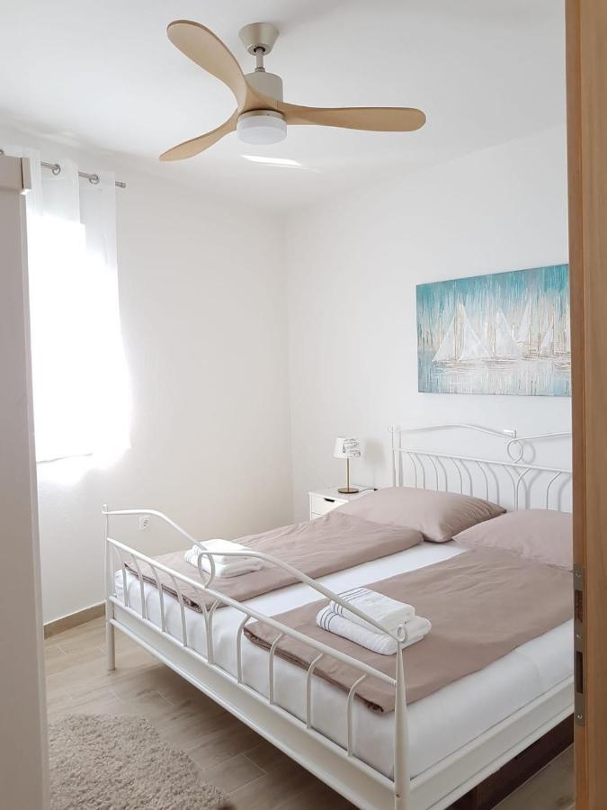 Apartmani Tin Стариград-Пакленица Екстериор снимка